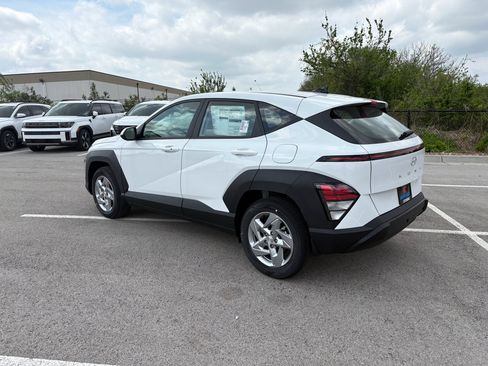 New 2026 Hyundai Kona SE FWD image 3