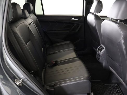 Used 2022 Volkswagen Tiguan SE R-Line image 35