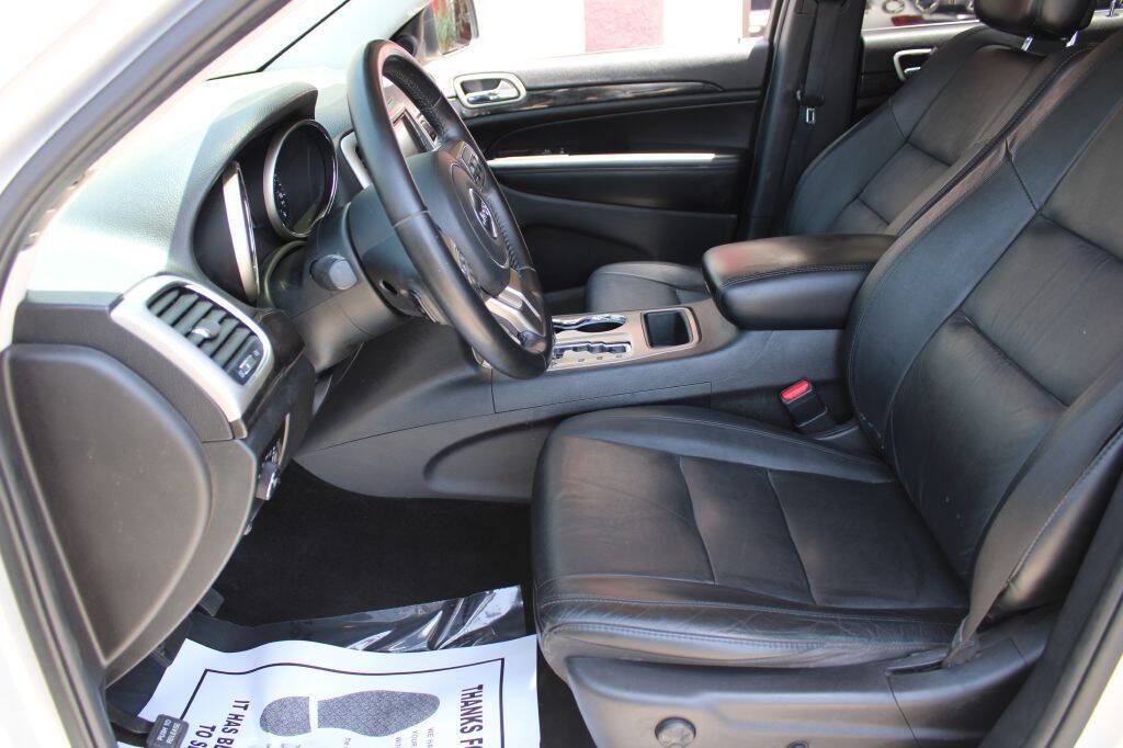 Used 2012 Jeep Grand Cherokee Laredo RWD image 10