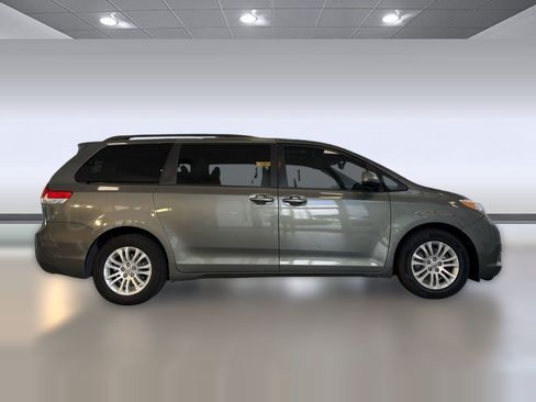 Used 2011 Toyota Sienna XLE FWD image 8