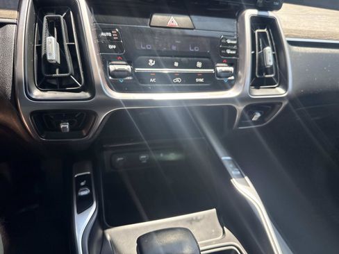 Used 2023 Kia Sorento S w/ Panoramic Sunroof Package AWD/4WD image 26