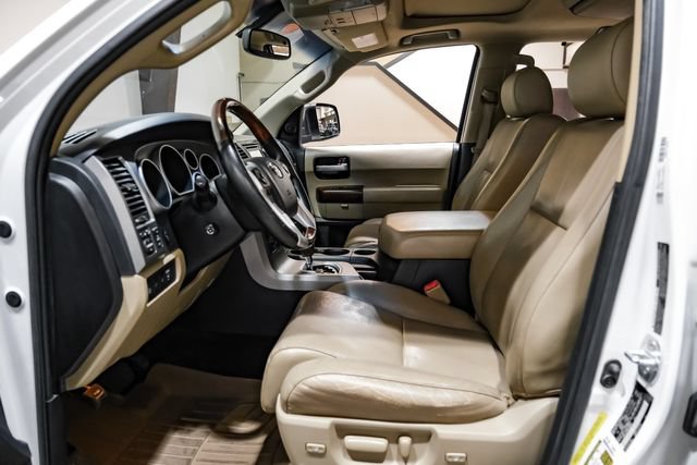 Used 2017 Toyota Sequoia Platinum RWD image 4