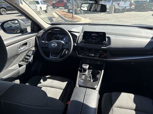 Used 2025 Nissan Rogue SV FWD image 24