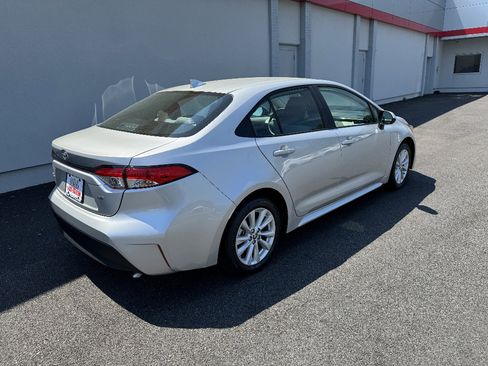 Used 2026 Toyota Corolla LE w/ LE Premium Package FWD image 5