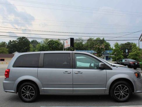 Used 2016 Dodge Grand Caravan SXT FWD image 4