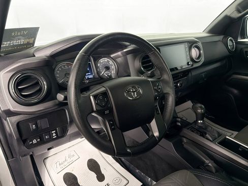 Used 2021 Toyota Tacoma TRD Sport AWD/4WD image 9