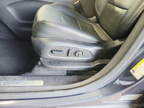 Used 2018 Chevrolet Equinox Premier FWD image 33