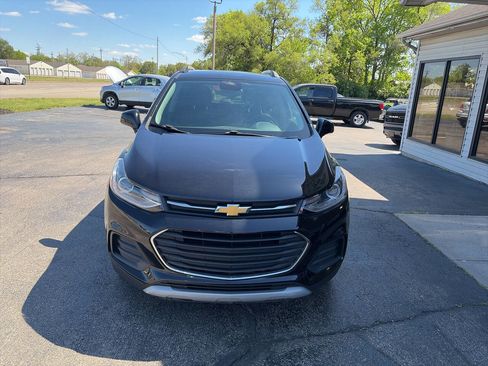 Used 2020 Chevrolet Trax LT w/ LT Convenience Package image 8