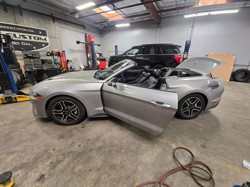 Used 2020 Ford Mustang Premium image 5