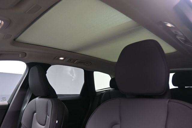 New 2027 Volvo XC60 B5 Plus AWD/4WD image 18