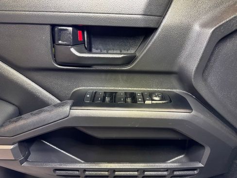 Certified 2025 Toyota Tacoma SR5 AWD/4WD image 26