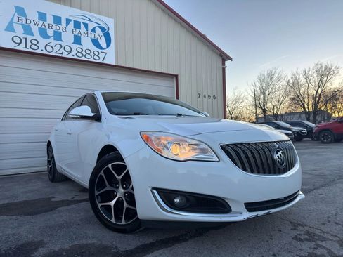 Used 2017 Buick Regal Sport Touring image 1