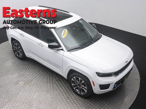 Used 2022 Jeep Grand Cherokee Overland AWD/4WD image 3