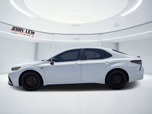 Used 2023 Toyota Camry SE w/ Cold Weather Package FWD image 6