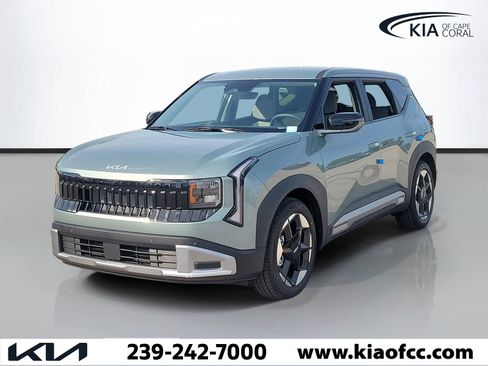 New 2027 Kia Seltos S FWD image 3