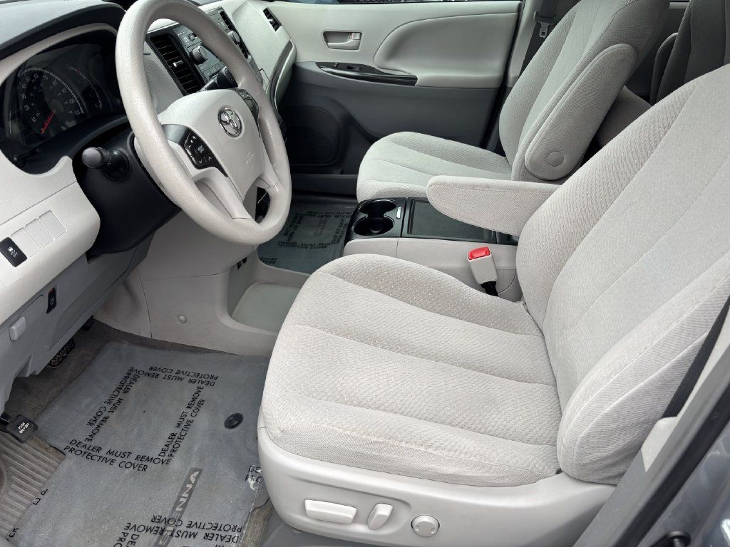 Used 2013 Toyota Sienna LE w/ Towing Pkg FWD image 13