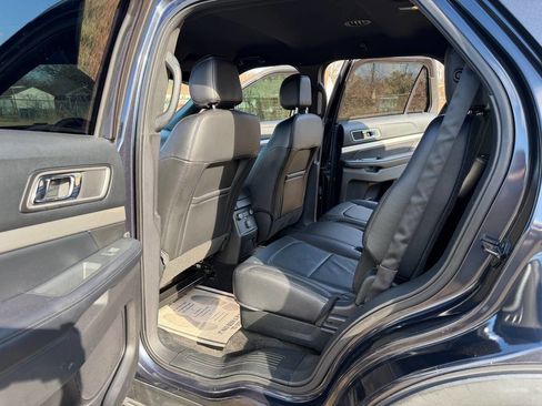 Used 2017 Ford Explorer XLT w/ Equipment Group 202A image 16