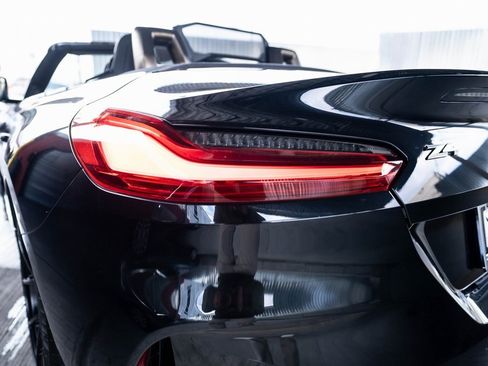 Used 2020 BMW Z4 M40i w/ Premium Package image 9
