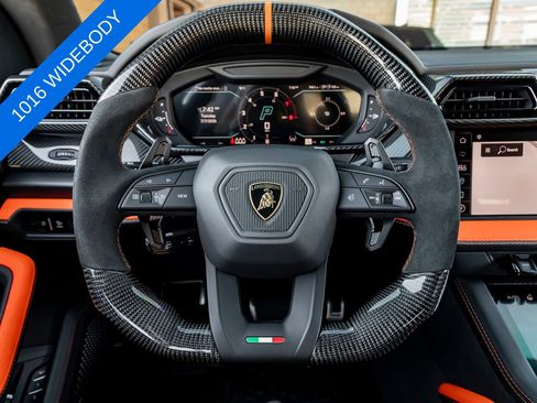 Used 2025 Lamborghini Urus SE AWD/4WD image 18