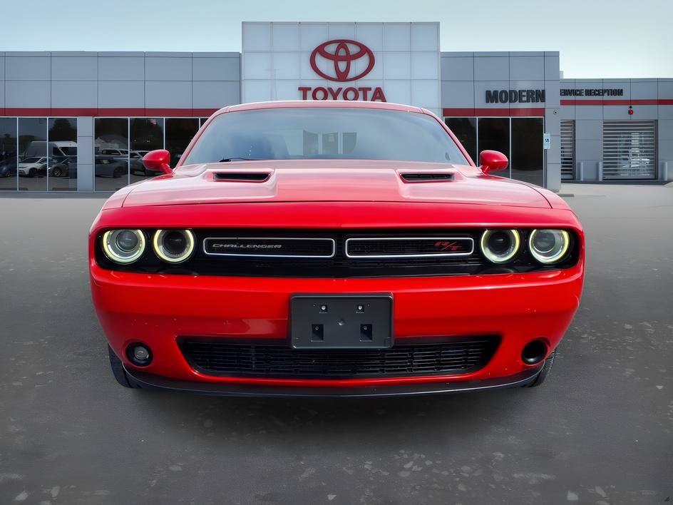 Used 2017 Dodge Challenger R/T RWD image 8