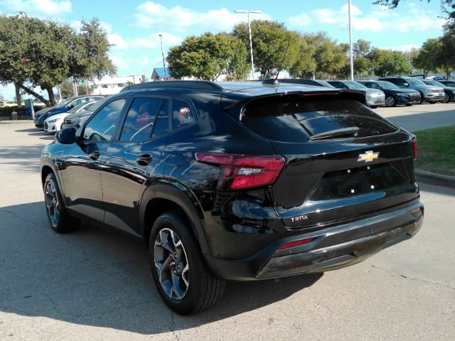 Used 2026 Chevrolet Trax LT w/ Sunroof Package FWD image 11