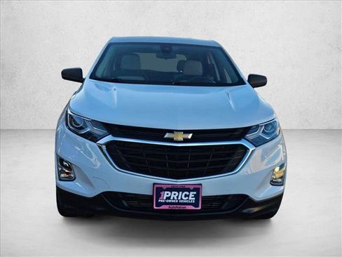 Used 2021 Chevrolet Equinox LS image 2