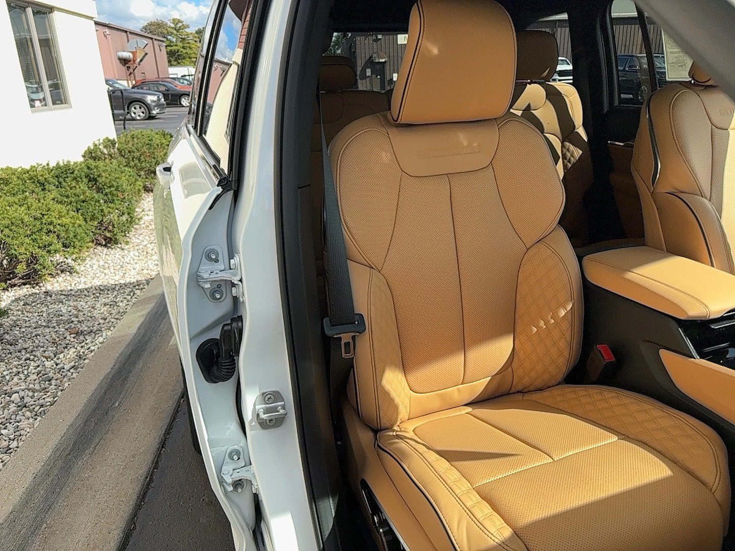 New 2027 Jeep Grand Cherokee Summit AWD/4WD image 5