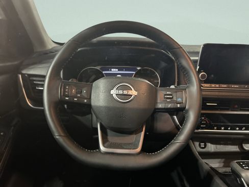 Used 2025 Nissan Rogue SV AWD/4WD image 19