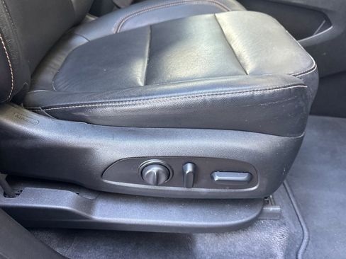 Used 2019 Chevrolet Traverse LT w/ LT Premium Package image 23