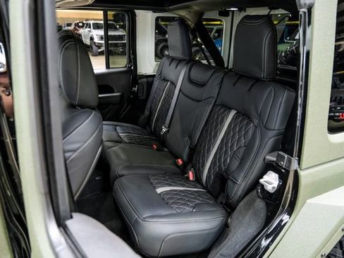 Used 2024 Jeep Wrangler Unlimited Rubicon w/ Technology Group AWD/4WD image 82