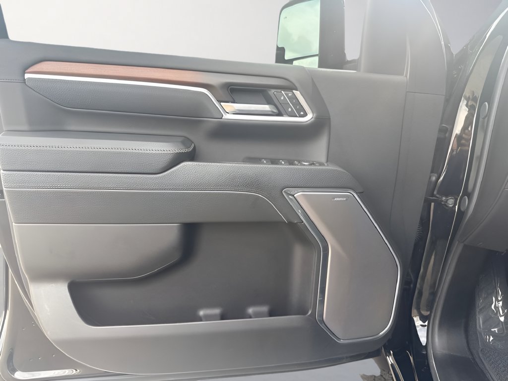 Used 2025 GMC Sierra 2500 Denali AWD/4WD image 29