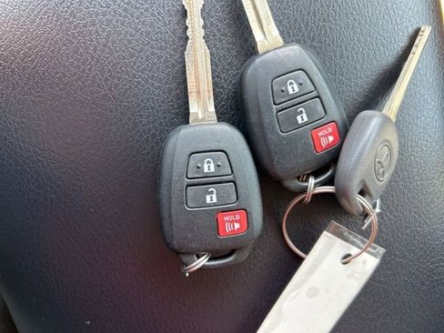 Used 2021 Toyota 4Runner SR5 image 18