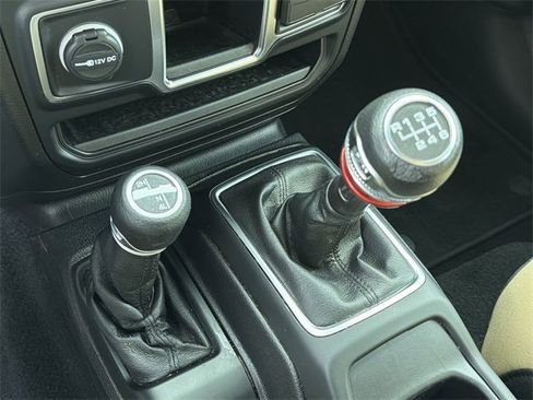 Used 2020 Jeep Gladiator Sport image 28