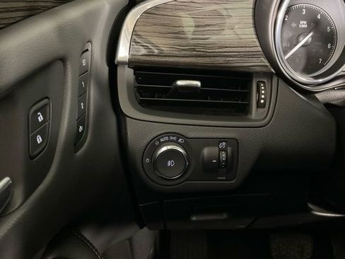 Used 2018 Buick Envision Essence image 27