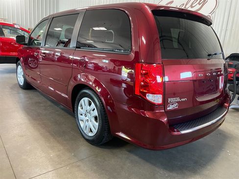 Used 2017 Dodge Grand Caravan SE FWD image 3