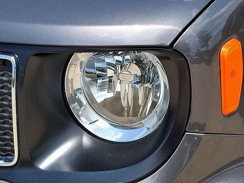 Used 2020 Jeep Renegade Latitude w/ Popular Equipment Group FWD image 9
