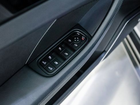 Certified 2023 Porsche Panamera Platinum Edition image 23