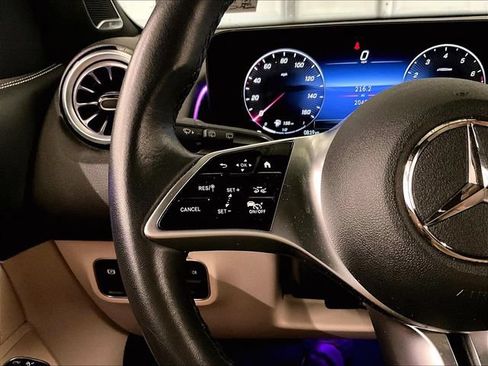 Used 2024 Mercedes-Benz GLB 250 4MATIC image 17