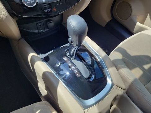 Used 2016 Nissan Rogue SV w/ SV Premium Package FWD image 32
