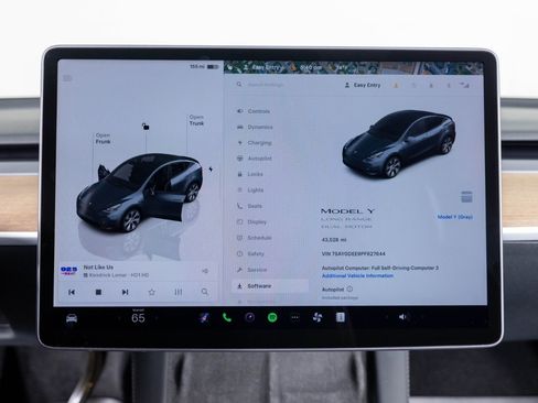 Used 2023 Tesla Model Y Long Range image 35