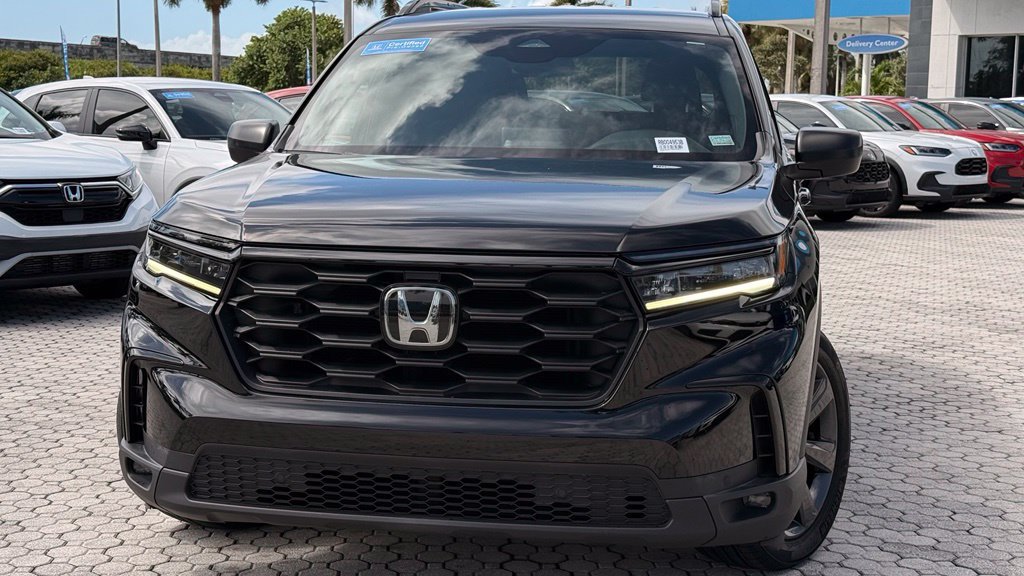 Certified 2024 Honda Pilot Sport image 2