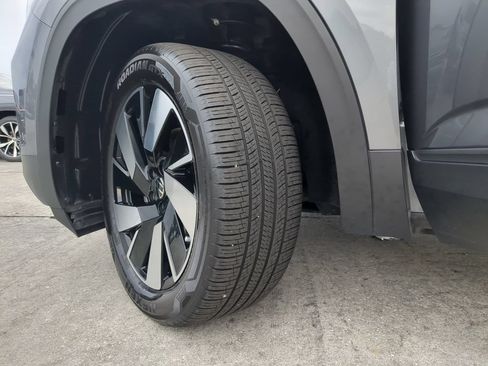 Certified 2024 Volkswagen Atlas Cross Sport SE FWD image 35