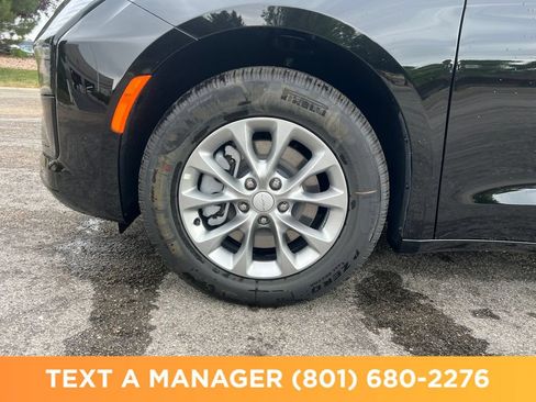 New 2027 Chrysler Pacifica Select AWD/4WD image 25