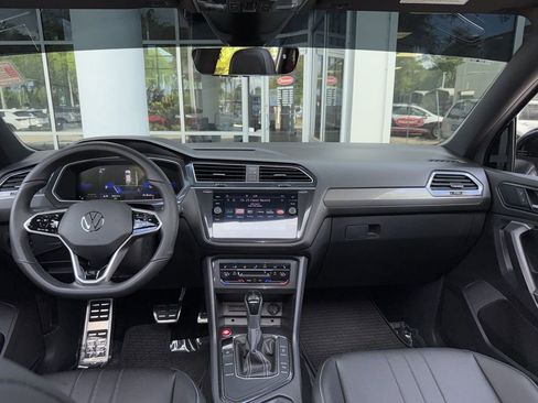 Used 2023 Volkswagen Tiguan SE R-Line image 50