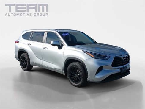 Used 2023 Toyota Highlander L image 1