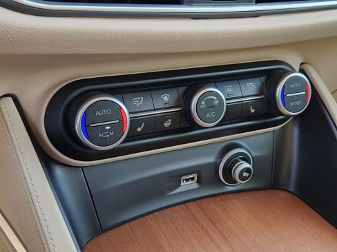 Used 2019 Alfa Romeo Stelvio Ti Lusso w/ Quick Order Package 22X Lusso image 9