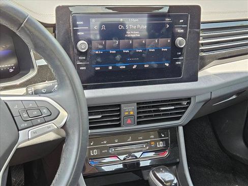 Used 2025 Volkswagen Jetta SE FWD image 13