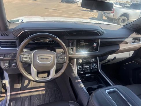 Used 2023 GMC Yukon XL Denali AWD/4WD image 5