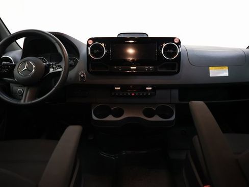 Used 2025 Mercedes-Benz Sprinter 2500 image 65