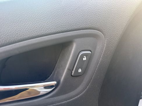 Used 2022 Chevrolet Colorado LT w/ LT Convenience Package image 14